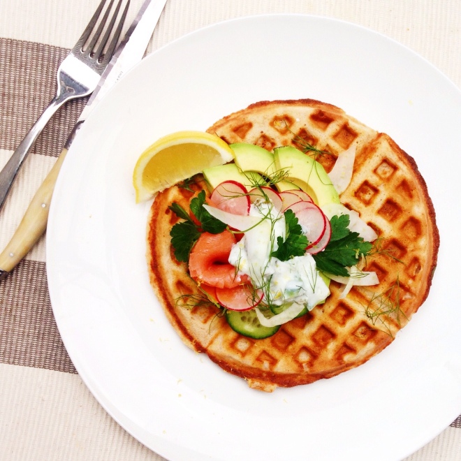 Waffle topped with smoked ocean trout, fennel, avocado, cucumber, raddish and a youghurt - dill - cucumber - cornichon sauce. Fresh lemon.
